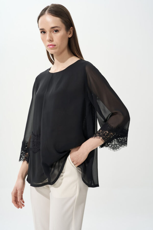 Top 3/4 sleeves with lace detail