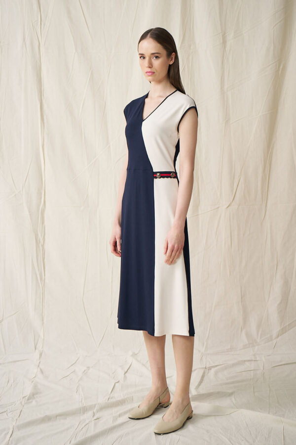 Dress with scallop rib detail at waist