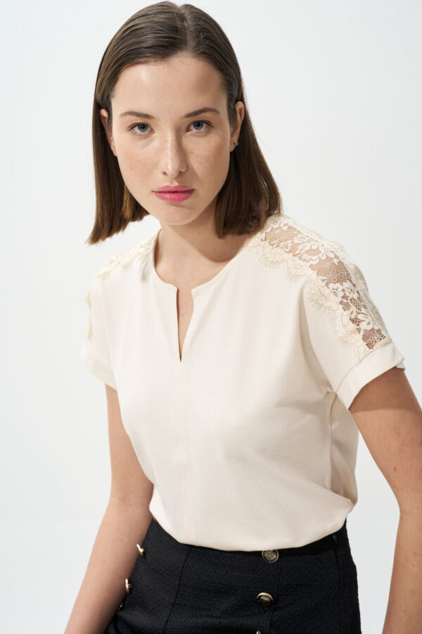 Blouse with lace shoulders