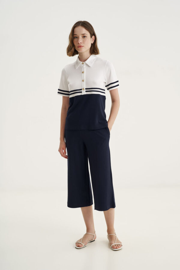 Blouse with collar