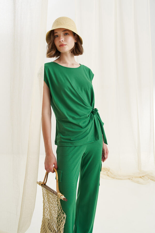 Blouse drape monochrome
