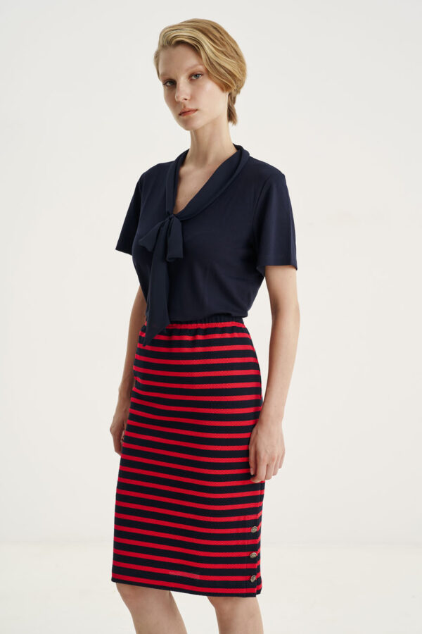 Blouse with muslin tie